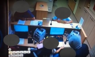 Filmului jafului de la banca din Cluj. Angajaţii ameninţaţi cu cuţitul, clienţii au înlemnit