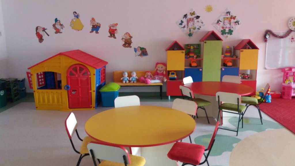Cum vrea să rezolve Primăria Cluj problema celor 900 de copii rămaşi fără loc în creşe