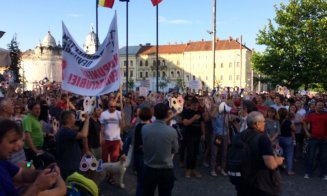 Clujenii au ieșit din nou în stradă: ”Ultima soluție, încă o revoluție”