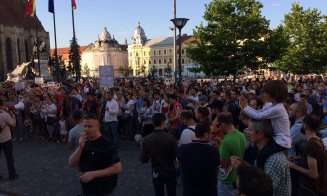 Clujenii au ieșit din nou în stradă: ”Ultima soluție, încă o revoluție”