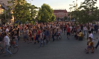 Clujenii au ieșit din nou în stradă: ”Ultima soluție, încă o revoluție”