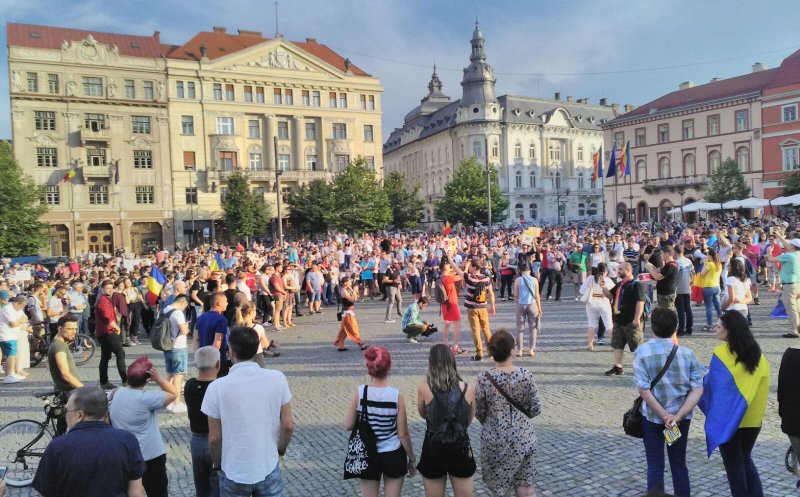 O nouă zi de proteste în centrul Clujului: ”Viitor european, nu ca în Teleorman”