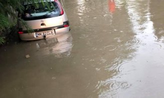 Furtună la Cluj. Subsoluri inundate în oraş şi Floreşti
