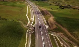 Noi imagini din dronă cu un lot al autostrăii Sebeş - Turda ce aşteaptă să preia traficul de peste jumătate de an! "Cât timp își vor mai risca vi