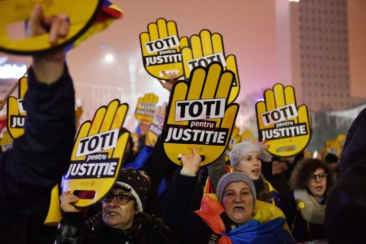 Comunitatea ”Corupția ucide” participă miercuri la mitingul de la Parlament