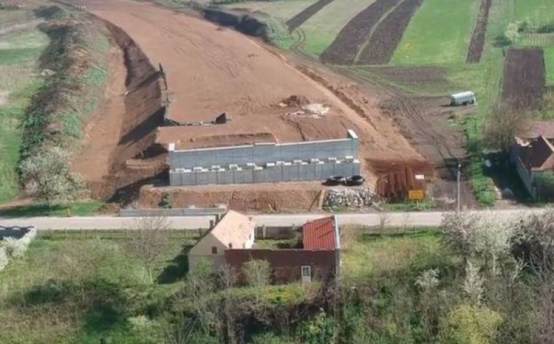 Casa care bloca autostrada Sebeş - Turda a fost demolată