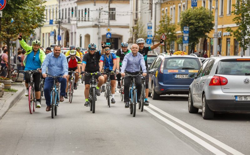 Șefii Clujului s-au dat pe biciclete prin oraș, cu Turul Centenarului