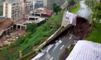 Momentul înspăimântător în care un drum se prăbuşeşte, surprins de camerele de supraveghere – VIDEO