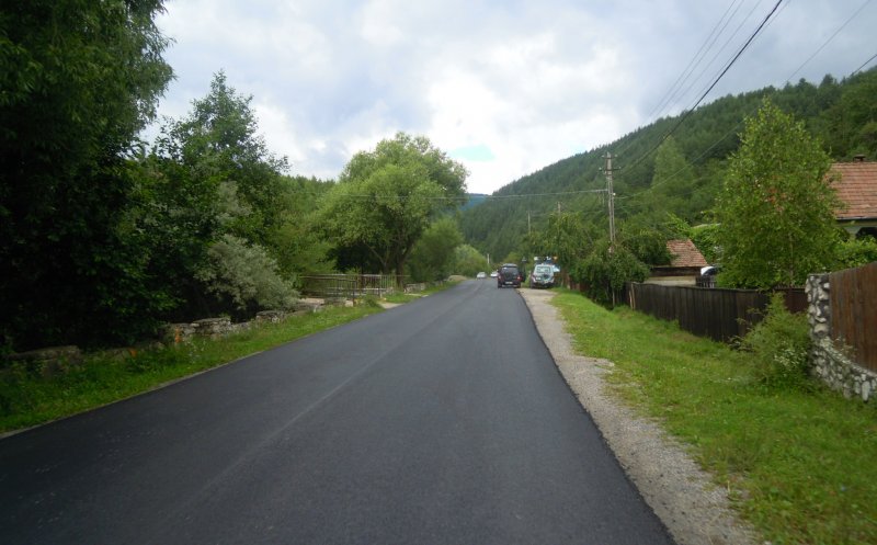 Au fost finalizate lucrările de asfaltare pe drumul județean Băişoara – Muntele Băişorii