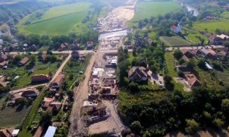 Şantierul autostrăzii Câmpia Turzii - Târgu Mureș, văzut din avion: "avans în ritm acceptabil"