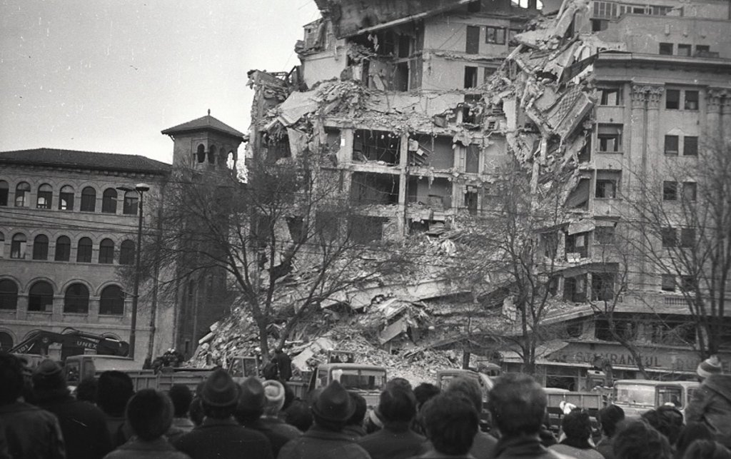 Proprietarii clădirilor cu risc seismic, obligați să ia măsuri. Legea a fost promulgată