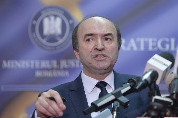 Patru candidaţi la şefia DNA. Când vor avea loc interviurile