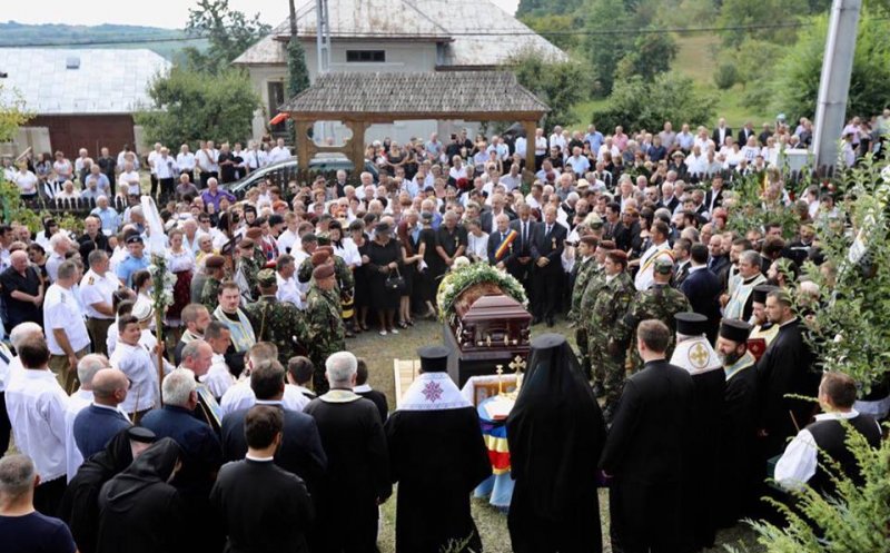 Dumitru Fărcaş, înmormântat cu onoruri militare în grădina casei părinteşti din comuna Groşi