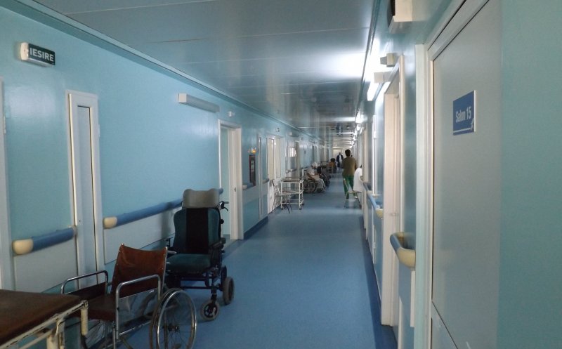 Infirmieră, hoaţă de buzunare în spital. Ar fi sustras 7.000 de lei de la pacienţi