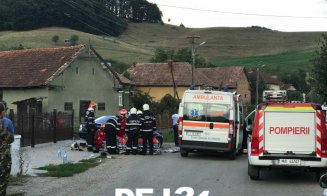 Accident cu victime la Cluj | Maşină răsturnată după ce s-a izbit de gardul unei biserici. Martor: "Toţi au băut"