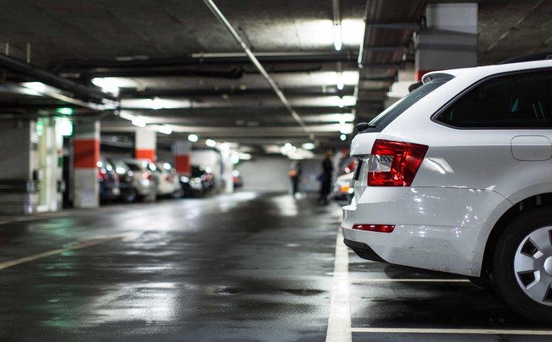 Start la lucrările pentru două parkinguri.  Boc: ”Se va trece la demolarea garajelor de tablă”