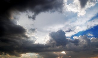 Minivacanţa de Sfânta Maria. Meteorologii anunţă ploi torenţiale. Vezi prognoza pe Cluj