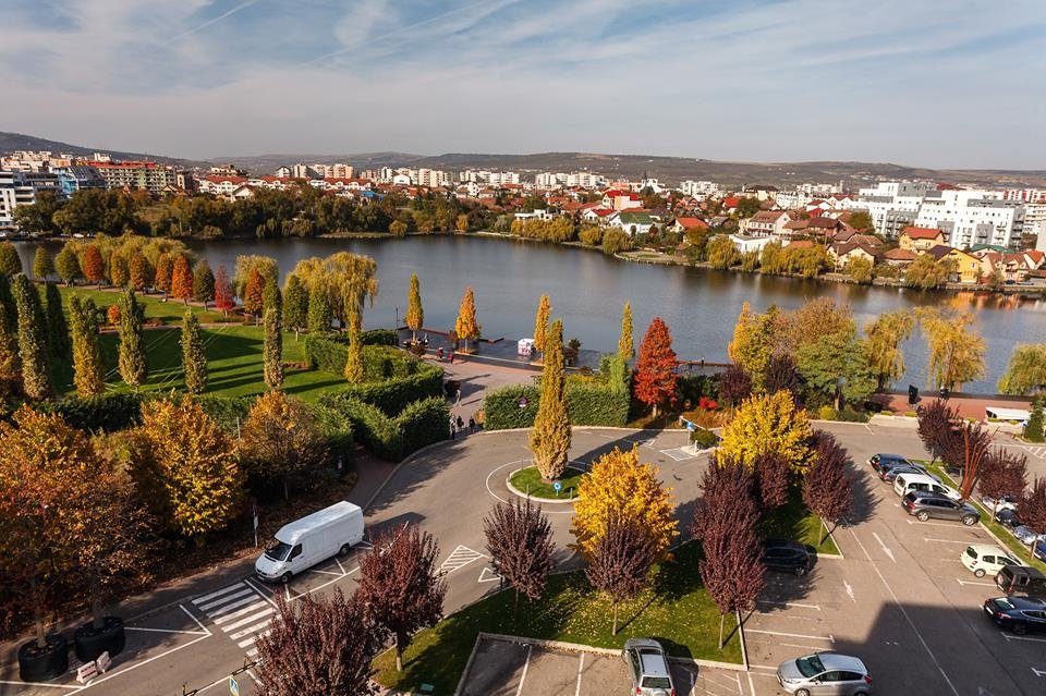Chiriile din Cluj-Napoca, comparativ cu orașe similare din Europa. Costul este de 78% din salariul mediu în capitala Transilvaniei