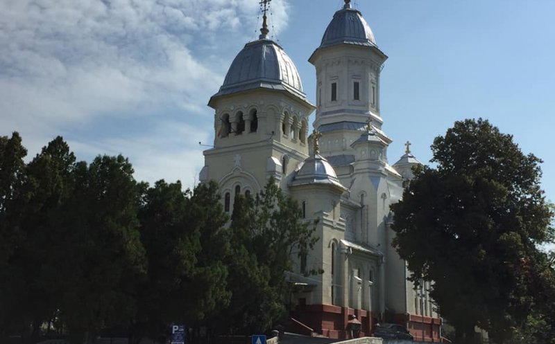 Jurnalistă din Franţa, în vizită la Cluj: "de ce construiesc românii atâtea biserici fastuoase, dar au spitale vechi"