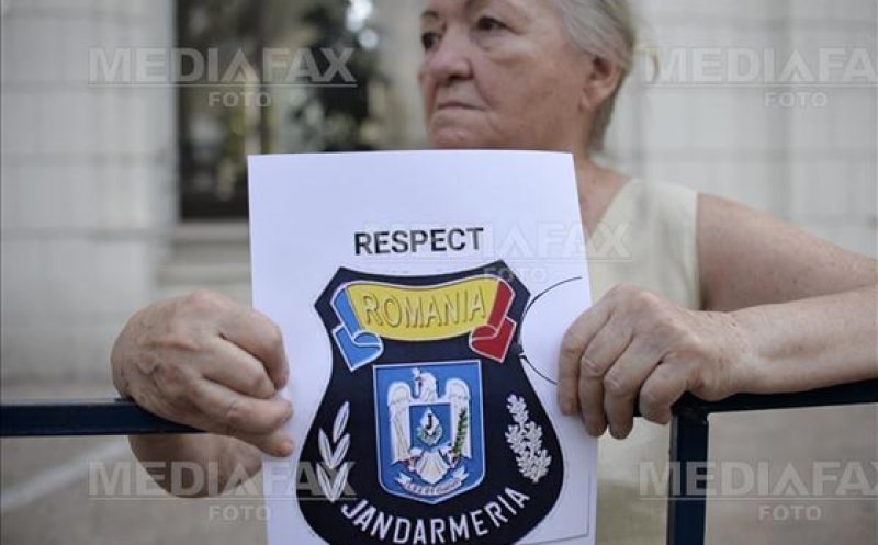 Miting pentru susţinerea Jandarmeriei, la PÎCCJ: Dacă nu te îndepărtezi de huligani, îţi asumi bătăiţa