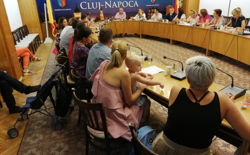 Nativi vs. ”vinituri”. Cum discriminarea devine regulamentară în ”orașul-magnet”