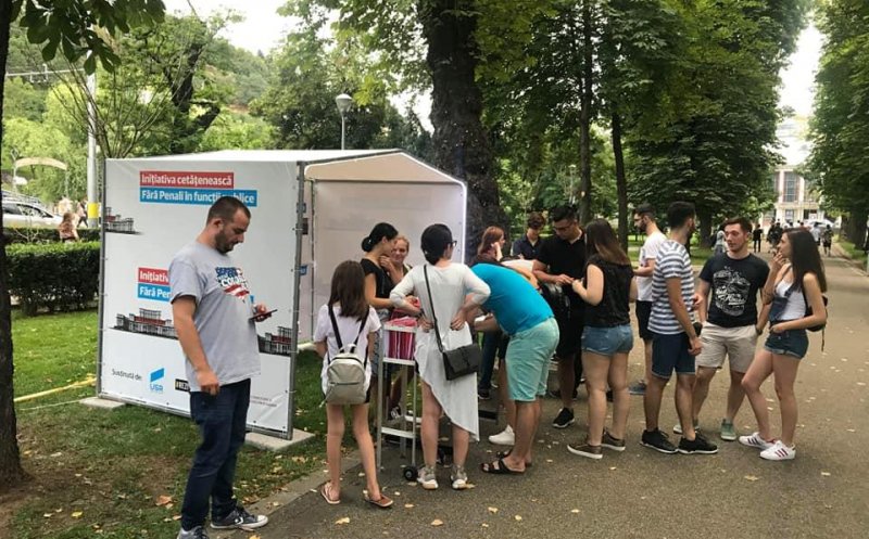 #Farapenali.  USR depune dosarele cu semnături la Primărie. Câţi clujeni au semnat