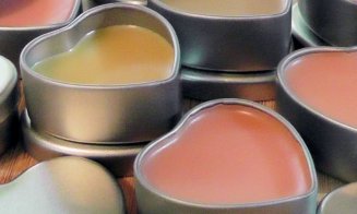 Balsam de buze homemade. O reţetă simplă pentru buze sănătoase