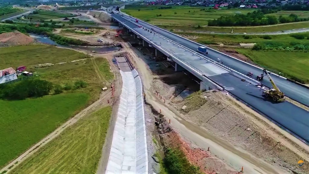 Inspecţie pe şantierul podului ce trece autostrada peste Someş. Când va fi deschis tronsonul Gilău – Nădășelu