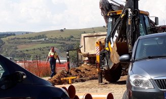Au demarat lucrările de introducere a canalizării pe mai multe străzi din comuna Baciu
