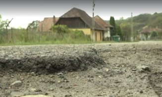 Drum dezastruos, în județul Cluj. ”Am vrut să plantez un pom, poate vede cineva cum se circulă la noi”