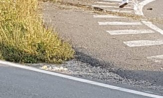 Maşină răsturantă în şanţ la ieşire din Turda. O persoană a decedat, printre răniţi se numără şi copii