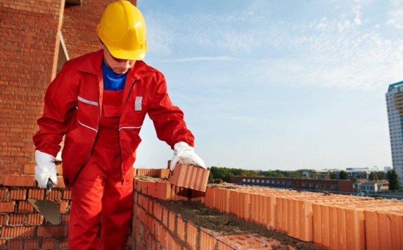 Trend în 2018: Construcțiile rezidențiale, pe creștere, dar locuințele "intră la apă"