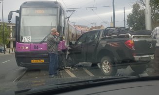 Prima zi de toamnă la Cluj, trei accidente înainte de prânz. Un tramvai lovit în zona Parcului Central