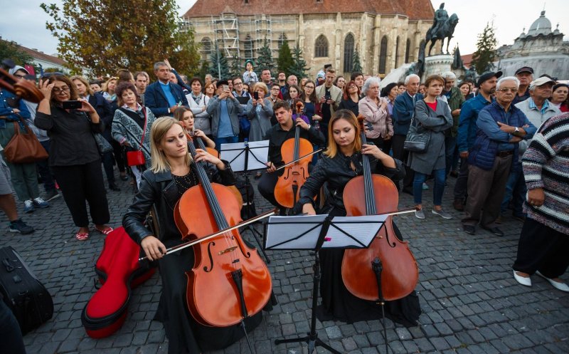 Centenar la Cluj. Rapsodia Română, interpretată şi pictată de 100 de artiști