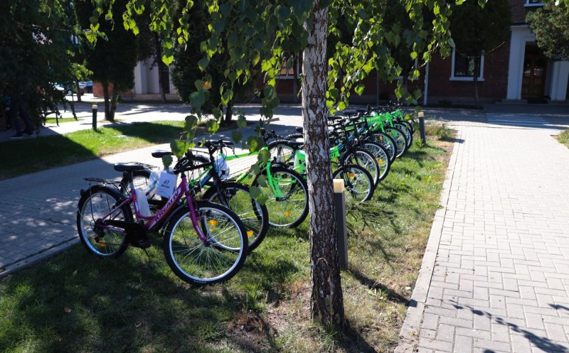 Biciclete noi pentru copii din sate izolate din Apuseni