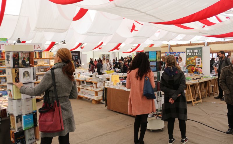 FICT 2018. Cărți mai ieftine decât o cafea, jocuri educative și suveniruri hipster-ești pentru șoarecii de bibliotecă