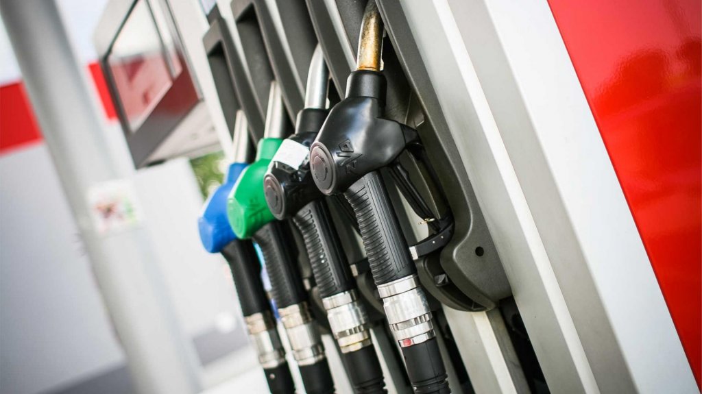 Atenție, șoferi, când alimentați la pompă! Noile denumiri ale carburanților
