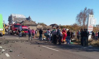 Accident grav lângă Huedin. Printre răniţi, și doi copii. Trafic blocat pe ambele sensuri