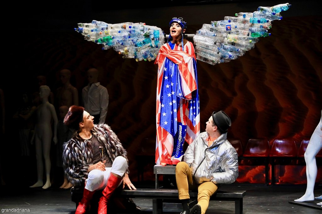 Spectacolul "Îngeri în America" revine pe scena Teatrului Maghiar Cluj
