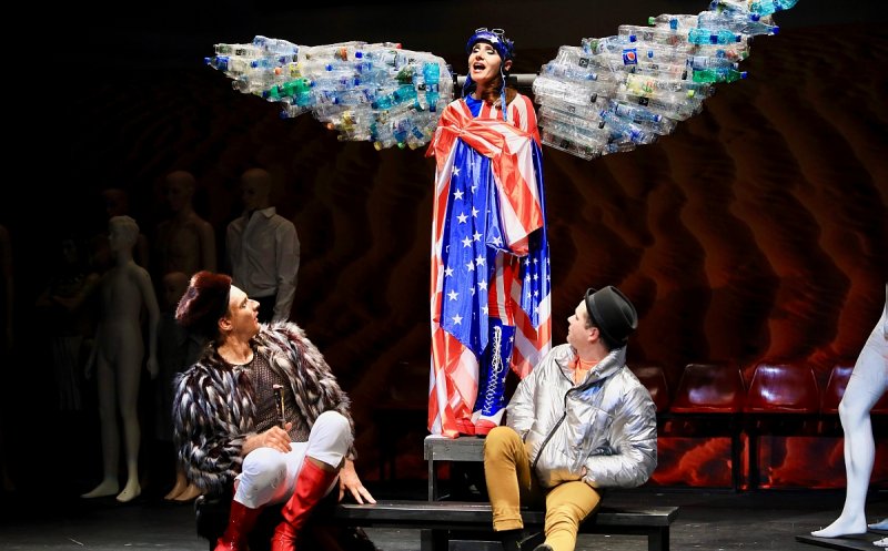 Spectacolul "Îngeri în America" revine pe scena Teatrului Maghiar Cluj