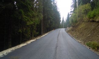 Asfalt pe drumul care leagă Staţiunea Băişoara de pârtia de schi Buscat