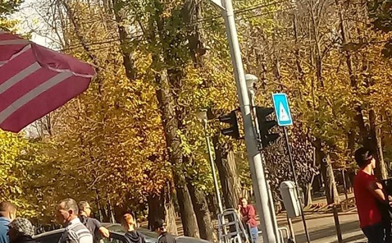 Atenţie, şoferi!  Semafor la intrare în Parcul Central
