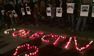 Cluj nu uita! Sute de persoane au iesit in strada ca sa aprinda o lumanare in memoria victimelor de la Colectiv