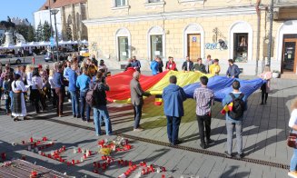 Tricolor cât un bloc cu 10 etaje, desfășurat în centrul Clujului