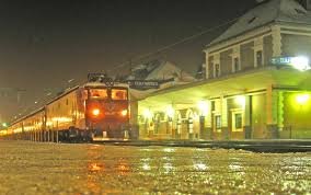 Trenul metropolitan: stații moderne, trotuar rulant, pasarele
