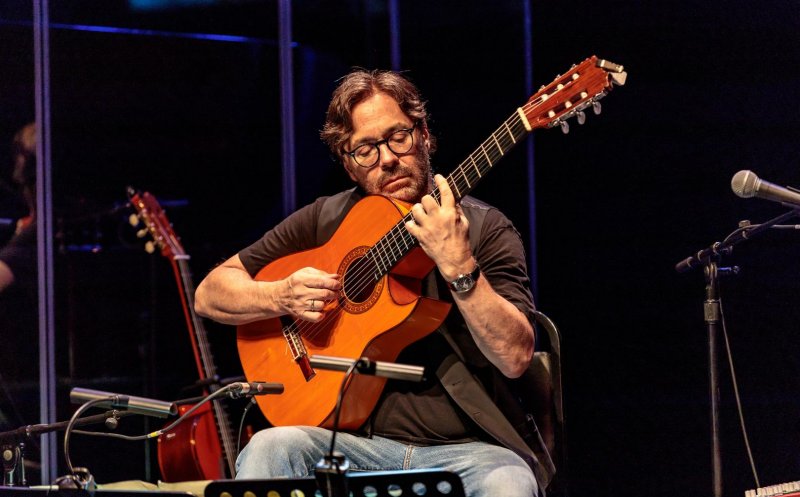 Al Di Meola revine la Cluj cu noul său album, „Opus”. "Nu mă încadrez în nicio categorie muzicală. Trebuie să mă asculți ca să îți dai seama cine sunt cu adevărat"