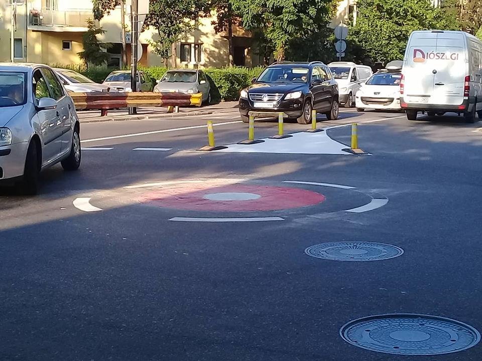 Sensurile giratorii desenate ale primăriei, sfidate de șoferi