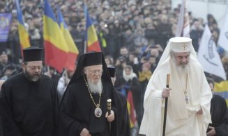Catedrala Mântuirii Neamului | Zeci de mii de credincioși, la slujba de sfințire. Unii au ajuns și la spital