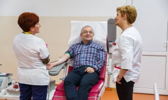 S-a ţinut de cuvânt. Primarul Clujului a donat sânge şi a luat cu el peste 100 colegi. Mai are o promisiune de onorat
