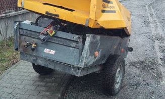Dorel şi-a pierdut compresorul pe un drum din Cluj. Oare când îşi va seama? :)